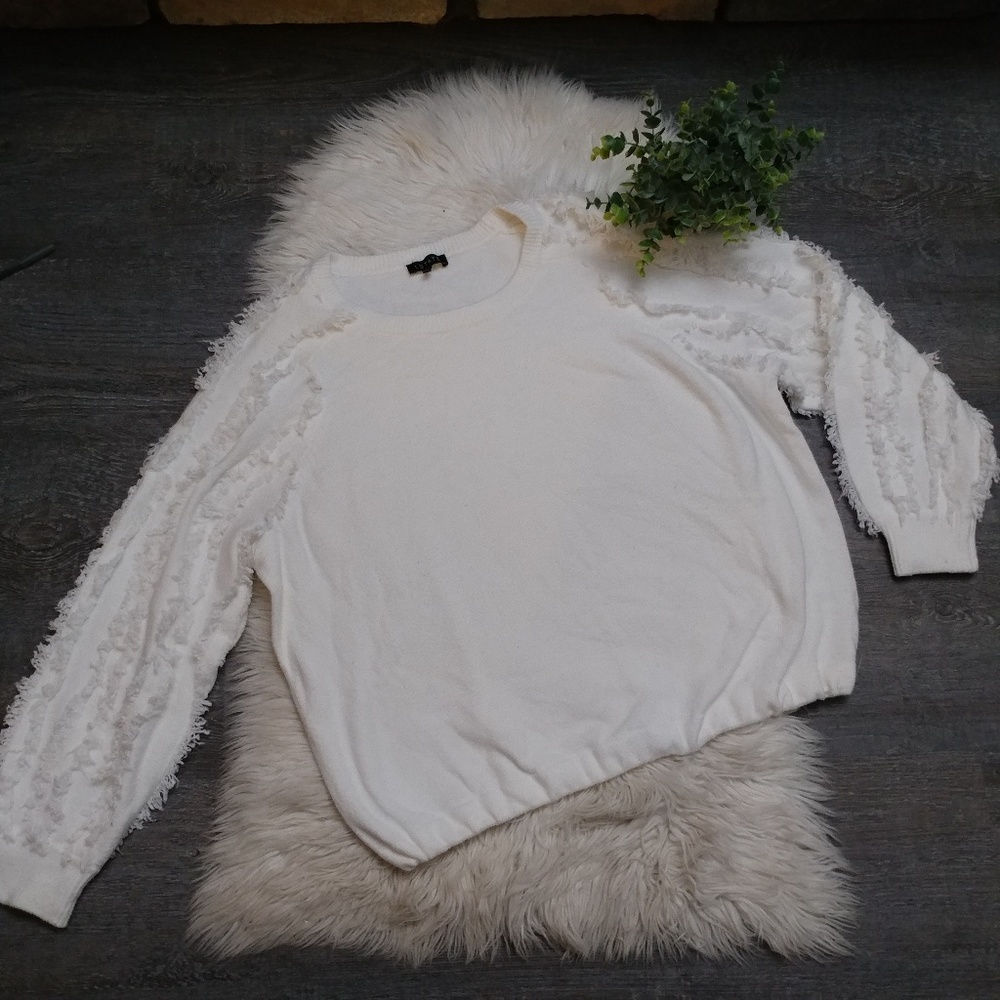1.STATE
White Fringe-Sleeve Sweater size XL - Picture 3 of 8